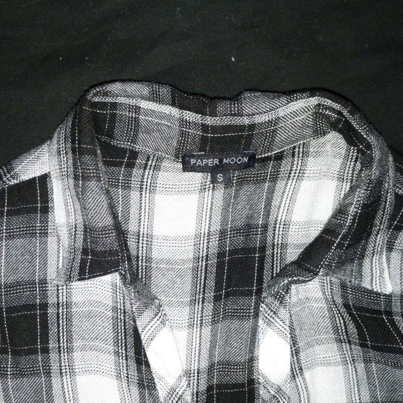 4/$20 | Black & White Plaid Button Up Shirt with tie knot on front bottom - Picture 3 of 10